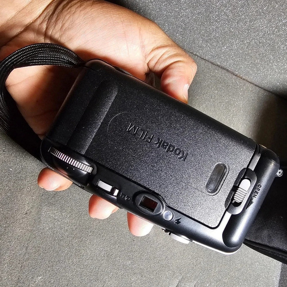 Kodak KB12 35mm Point & Shoot Film Compact Pocket Camera Untested With Case - Picture 5 of 11